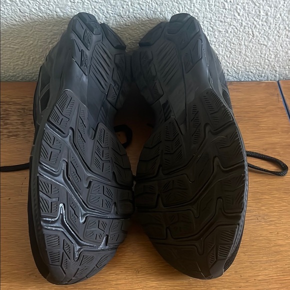 Black ASICS - Picture 5 of 6